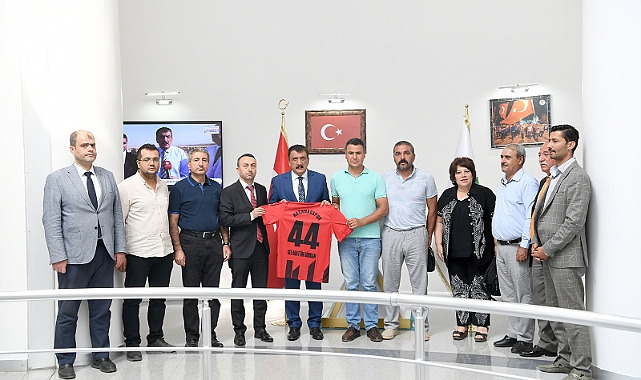 Akçadağ Spor Kulübü Başkan Gürkan’ı Ziyaret Etti