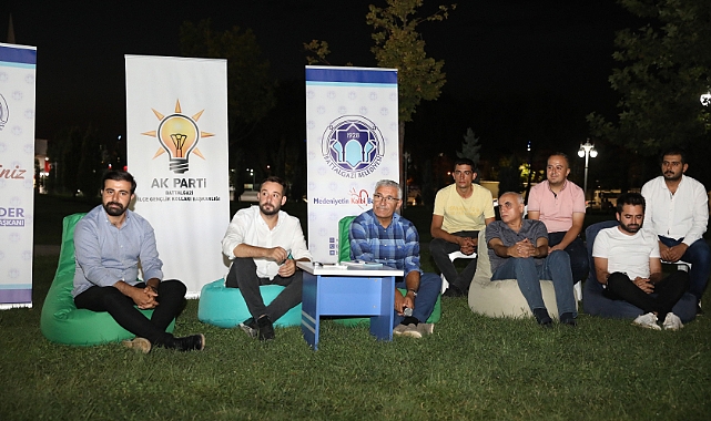 Başkan Güder Gençlerin Çay Davetinde İlçedeki Gençlik Yatırımlarını Anlattı