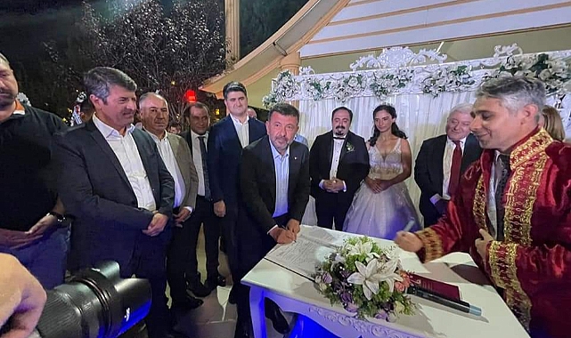 CHP’lileri Bir Araya Getiren Düğün