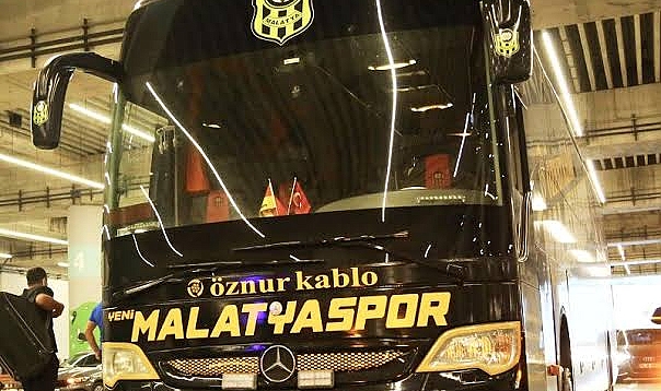 El konulan Yeni Malatyaspor Otobüsüne Başkan Gürkan Hamlesi