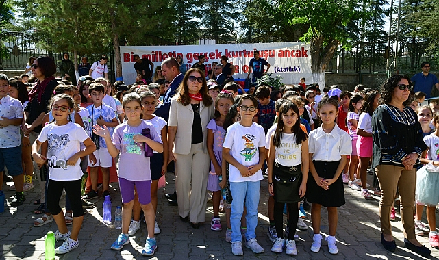 Vali Hulusi Şahin 2022-2023 Eğitim Öğretim Yılının İlk Ders Zilini Çaldı