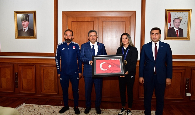 Vali Hulusi Şahin Milli Sporcu Hatice Akbaş’ı Kabul Etti