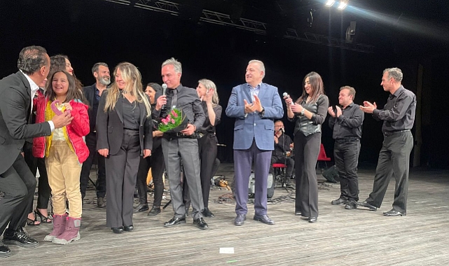 İki Bin Kişilik Dev Konser