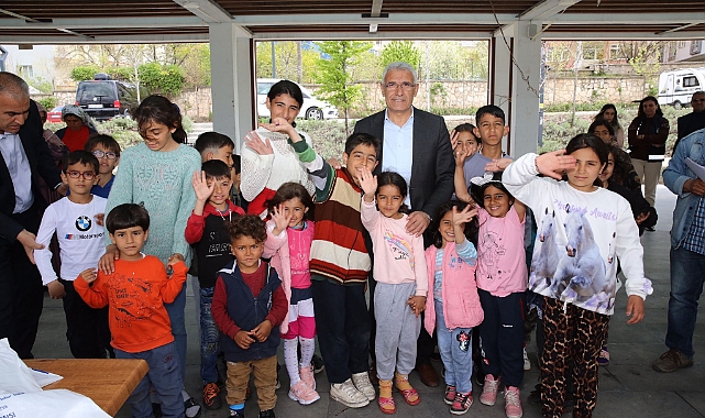Başkan Güder, Depremzede Çocukların Yüzünü Güldürdü