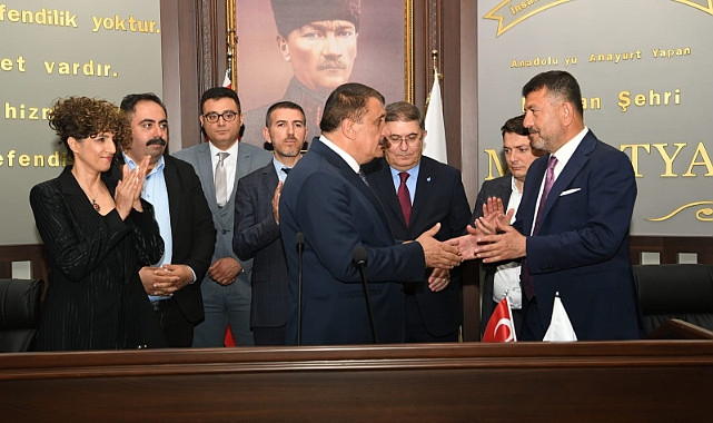 28. Dönem Malatya Milletvekilleri Mazbatalarını Büyükşehir Belediyesi Meclis Salonunda Aldılar
