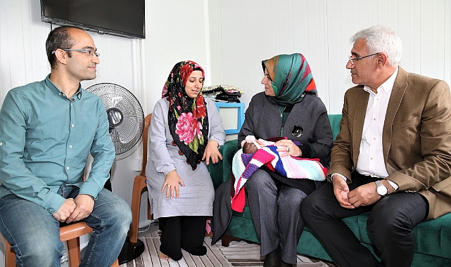 Başkan Güder, Bebek Sevinci Yaşayan Depremzede Aileyi Ziyaret Etti