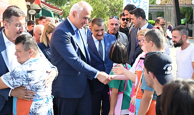 Bakan Ersoy: Malatya Tamamen Ayağa Kalkana Kadar Buradayız