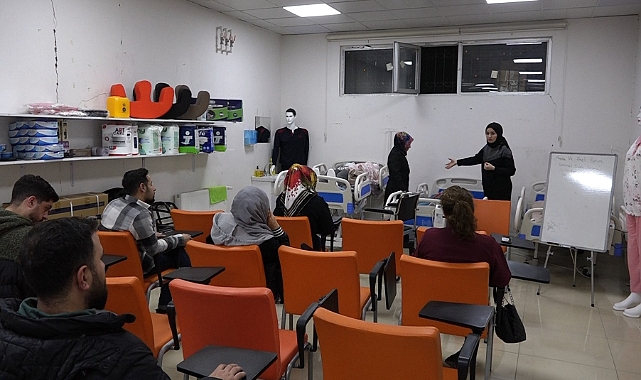 Hasta Ve Yaşlı Bakım Kursuna Yoğun İlgi