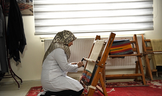 “Halı Dokuma Sanattır; Zanaattır”