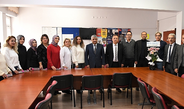 “Gelecek Nesilleri Şekillendiren Öğretmenlerimize Minnettarız”