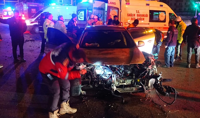 Yeşilyurt’ta Trafik Kazası: 5 Kişi Yaralandı