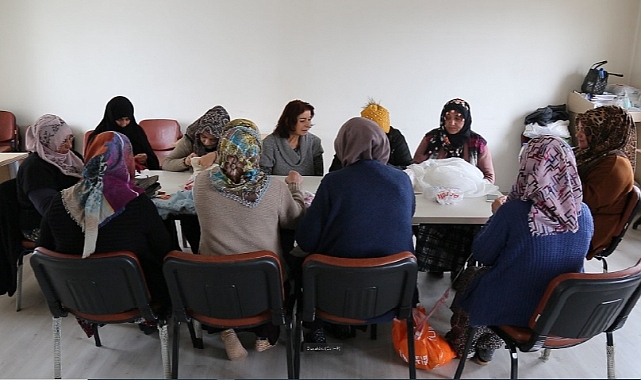 Köy Kadınları Hem Üretiyor Hem Öğreniyor