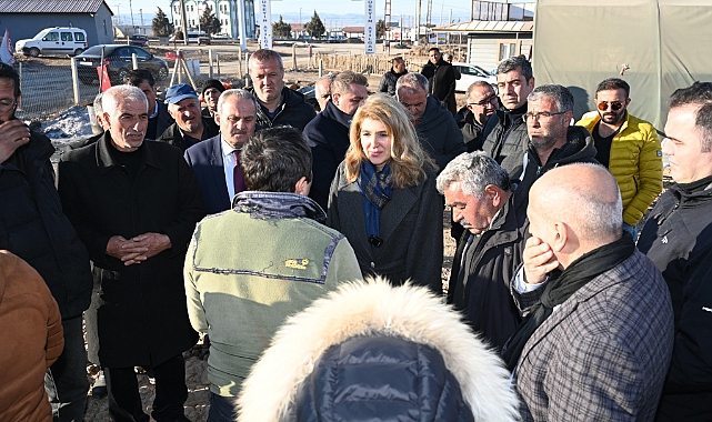 Ölmeztoprak İkizce’de Vatandaşı Dinledi, Deprem Konutlarını İnceledi