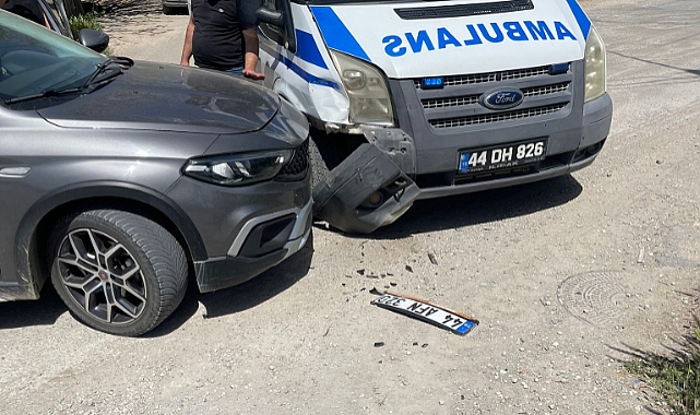 Ambulans Film Sahnelerini Aratmadı: Eve Bıraktığı Hastanın Oğluyla Kaza Yaptı!