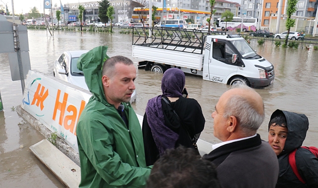 Araçlar Yolda Mahsur Kaldı, Trafik Durma Noktasına Geldi