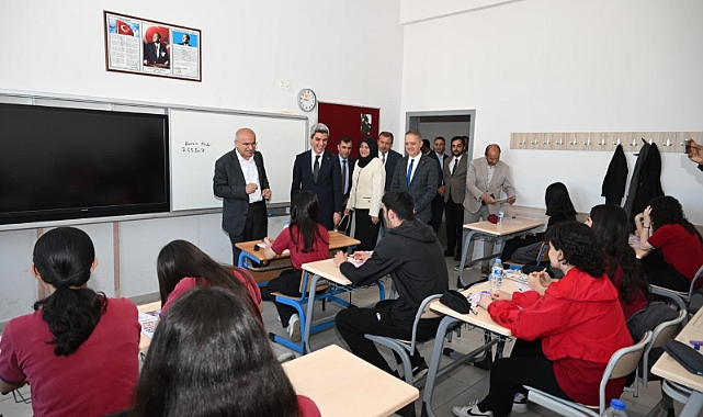 Başkan Er, “Her Zaman Gençlerimizin Yanındayız”