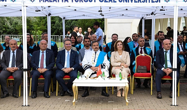 Malatya Turgut Özal Üniversitesinde Mezuniyet Coşkusu