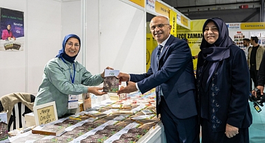 Başkan Er Stantları Ziyaret Ederek Yazarlarla Bir Araya Geldi