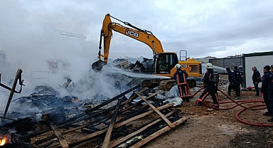 İkizce TOKİ Şantiyesinde Konteyner Yangını