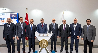 Milli Eğitim Bakanı Yusuf Tekin Büyükşehir Belediye Başkanı Sami Er’i Makamında Ziyaret Etti