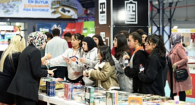 YAZAR VE SANATÇILARDAN YOĞUN KATILIM