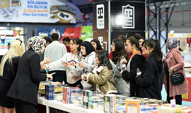 YAZAR VE SANATÇILARDAN YOĞUN KATILIM