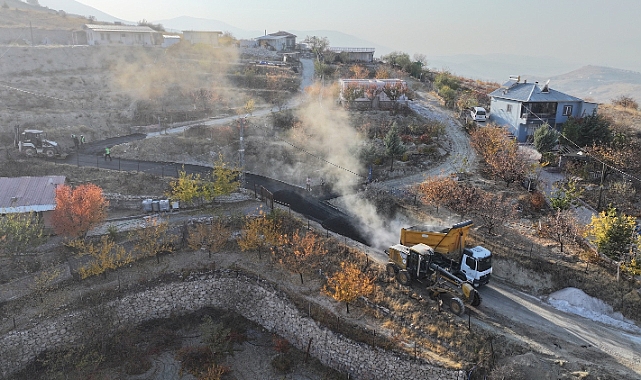 Yeşilyurt Belediyesi, Banazı’nın Yollarını Yeniliyor