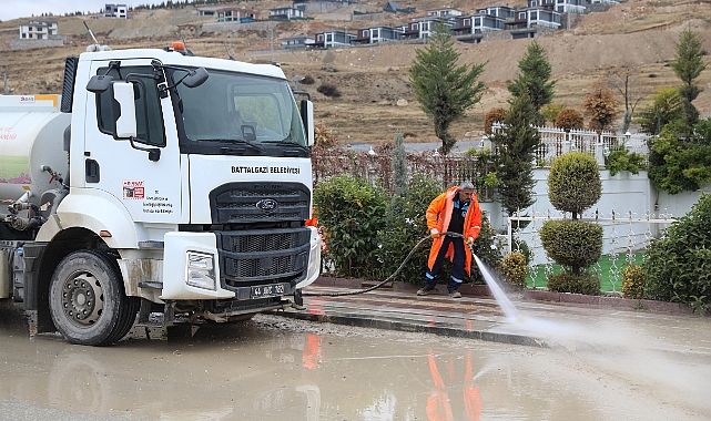 Battalgazi Belediyesi’nden Pınarbaşı Göleti Çevresinde Detaylı Temizlik