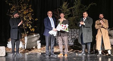 “PUSUDA” OYUNU BEĞENİ TOPLADI