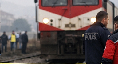 Tren Kazasında 17 Yaşındaki Genç Hayatını Kaybetti