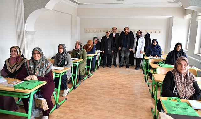 Topsöğüt’te Okuma Yazma Gururu: Kursiyerler Belgelerini Aldı