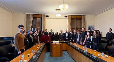 Üniversite Öğrencilerinden Ayyüce Türkeş Taş’a Ziyaret