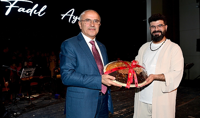 Başkan Er Sahnede Söz Aldı, Malatyalılara Konser Müjdesi Verdi