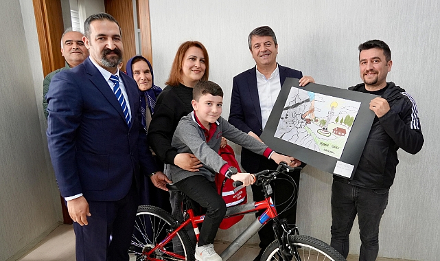Başkan Tutdere’den Minik Ressamlara Anlamlı Ödül