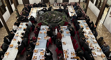 Millet Han’da Kurulan Ramazan Çadırı Yüzlerce Vatandaşı Aynı Sofrada Buluşturuyor