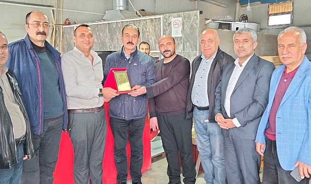 Yangın Küllerinden Doğan Dürüstlük: Örnek Esnafa Teşekkür Plaketi 