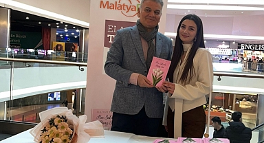 Yazar Ela Nur Tunga’ın İmza Standına Yoğun İlgi