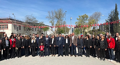 CHP’ 23 Nisan’da Atatürk Anıtı’na Çelenk Sundu