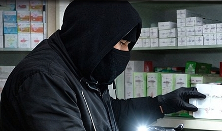 Eczaneden Yeşil Reçeteli İlaç Hırsızlığı: 2 Şüpheli Yakalandı