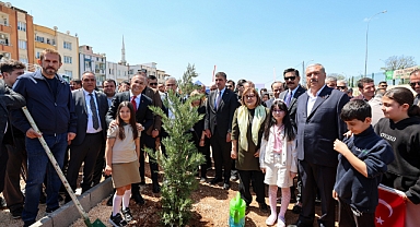 Gaziantep Büyükşehir’den 23 Nisan’a Özel Fidan Dikim Töreni