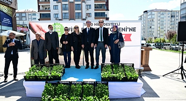 Yeşilyurt Belediyesi’nden Tarıma Büyük Destek: 300 Bin Sebze Fidesi Çiftçilere Dağıtıldı