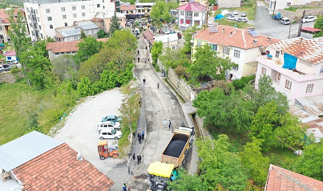 Büyükşehir Belediyesi Pütürge Merkezdeki Yolu Asfaltla Buluşturdu