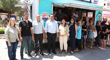 Başkan Durmuş Vatandaşlara Aşure Dağıttı
