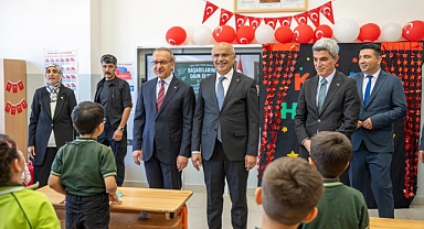 Başkan Er Öğrencilerin Karne Heyecanına Ortak Oldu
