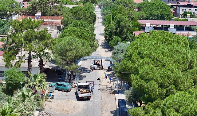 Didim Belediyesi Balat Mahallesi’nde Taş Döşeme Çalışmalarını Sürdürüyor