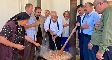 Engüzekliler Cem ve Kültür Evi’nde Aşure Bereketi: Vatandaşlardan CHP Heyetine Yoğun İlgi