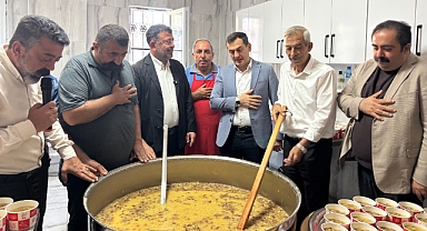 Karacaahmet Sultan Dergâhı'nda Aşure Lokması Paylaşıldı