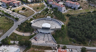 Şadan Gökovalı Açık Hava Tiyatrosunda Yenileme Çalışmaları Sürüyor