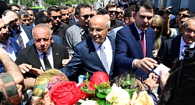 Bakan Murat Kurum'dan Başkan Er İle Belediye Meclis Üyelerine Teşekkür