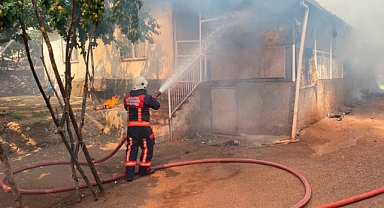 Hekimhan'da Müstakil Ev Yangını: İtfaiye Alevlere Müdahale Etti